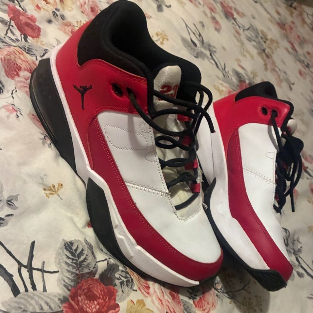 Nike Air Jordan Max Aura 3 sneakers sz 7Y